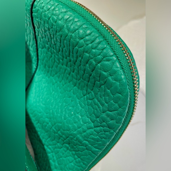 NWT🥰 VINCE CAMUTO Leather Cory crossbody bag, Emerald Isle green/kelly green - Picture 14 of 15